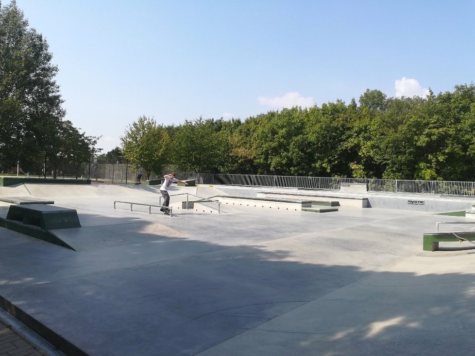 Nový skatepark vzbuzuje silné emoce u místních obyvatel.