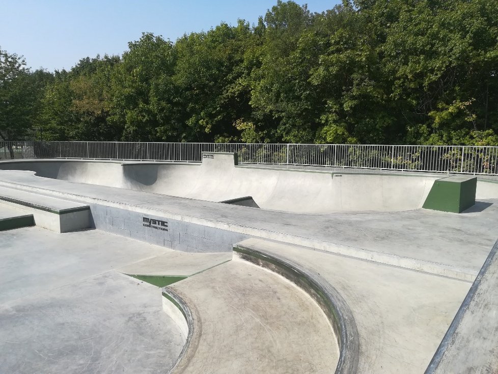 Nový skatepark vzbuzuje silné emoce u místních obyvatel.