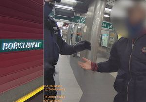 Pražští policisté ve čtvrtek 3. prosince zadrželi ve stanici metra Bořislavka podezřelého 39letého útočníka.
