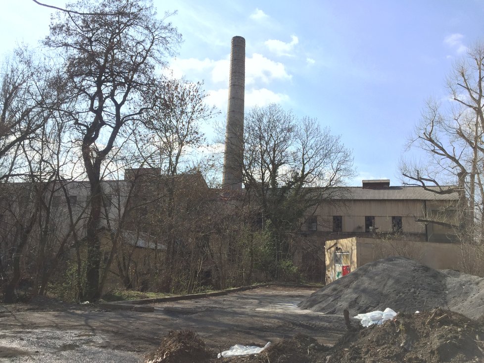 Areál kolem papírny v Bubenči se promění v novou čtvrť. Průmyslové budovy bývalé Papírny budou možná zachované.