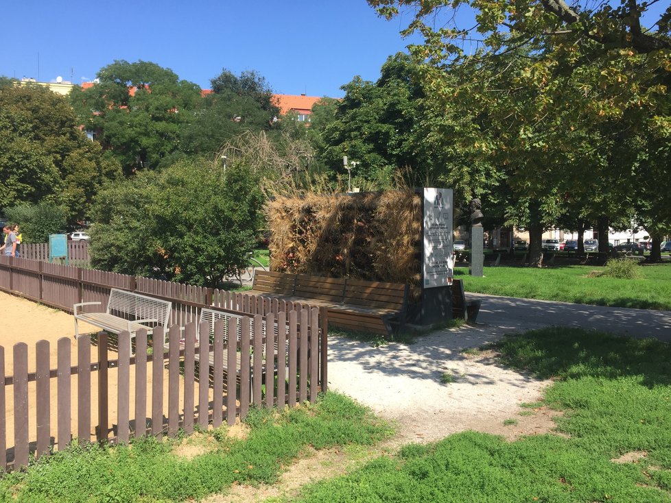 Chytrá lavička na Puškinově náměstí.