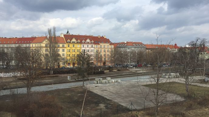 Pozemky u vlakového nádraží Praha - Dejvice 