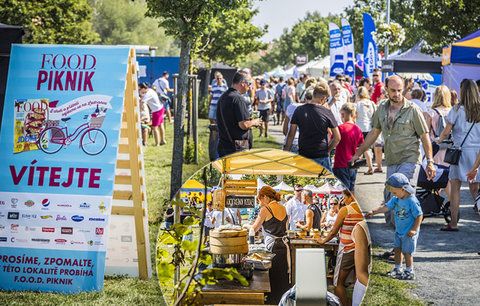 F.O.O.D. piknik: Kuchařské nebe v Praze 6. Podávat se bude grilované maso, vegetariánské dobroty a sladkosti