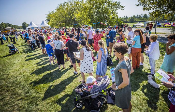 Milovníci dobrého jídla a pití by neměli chybět na 10. ročníku F.O.O.D. pikniku v parku Ladronka. Můžete si pochutnat na dobrotách domácích i cizokrajných, sladkém a slaném.