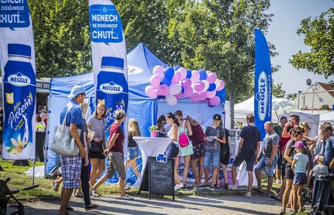 Milovníci dobrého jídla a pití by neměli chybět na 10. ročníku F.O.O.D. pikniku v parku Ladronka. Můžete si pochutnat na dobrotách domácích i cizokrajných, sladkém a slaném. Milovníci dobrého jídla a pití by neměli chybět na 10. ročníku F.O.O.D. pikniku v parku Ladronka. Můžete si pochutnat na dobrotách domácích i cizokrajných, sladkém a slaném.