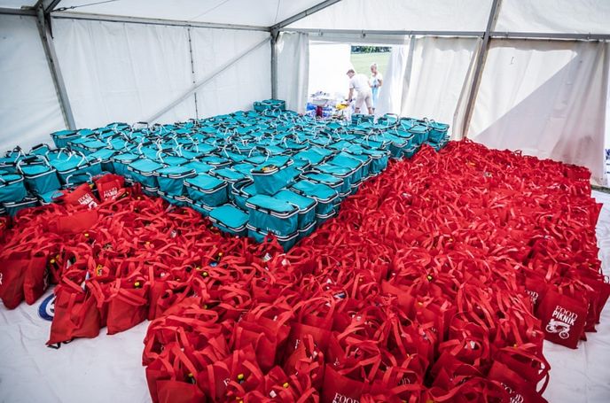 Milovníci dobrého jídla a pití by neměli chybět na 10. ročníku F.O.O.D. pikniku v parku Ladronka. Můžete si pochutnat na dobrotách domácích i cizokrajných, sladkém a slaném. Milovníci dobrého jídla a pití by neměli chybět na 10. ročníku F.O.O.D. pikniku v parku Ladronka. Můžete si pochutnat na dobrotách domácích i cizokrajných, sladkém a slaném.
