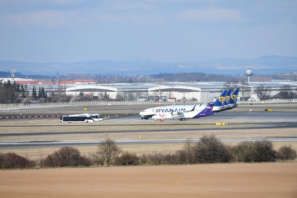 Na pražském letišti začalo ve středu 1. dubna platit nařízení, které zakazuje let do a z České republiky.