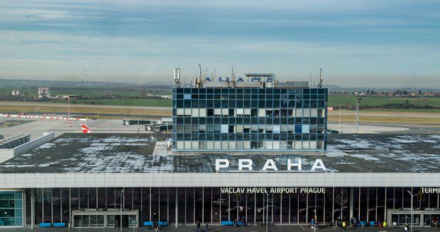 Praha se na hodinu a půl zavře. Letiště Václava Havla čeká omezení kvůli vojenské přehlídce 