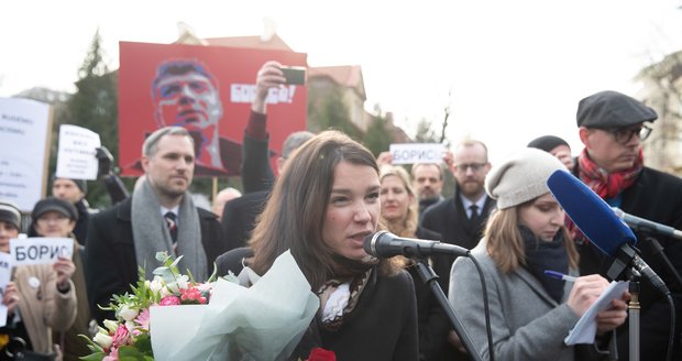 Přijela i dcera zavražděného opozičního ruského politika, Žanna Němcovová.