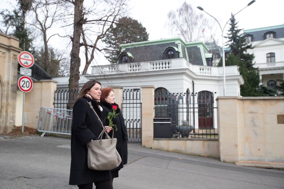 V Praze bylo přejmenováno náměstí u ruské ambasády na náměstí Borise Němcova.