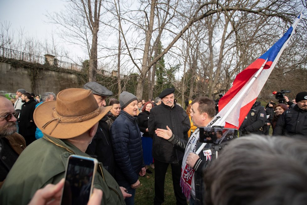 V Praze bylo přejmenováno náměstí u ruské ambasády na náměstí Borise Němcova.