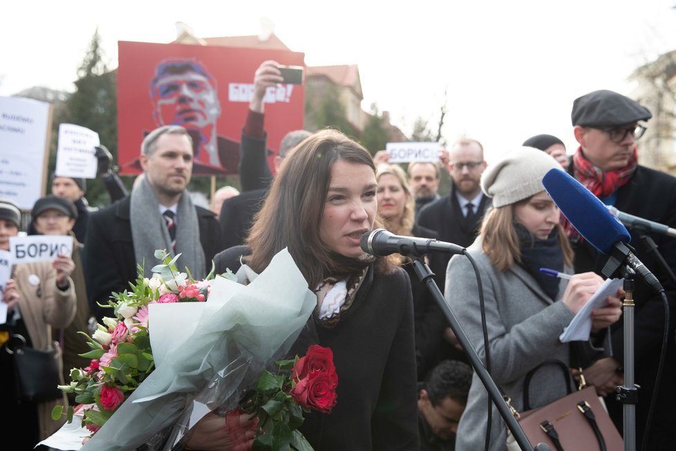 Přijela i dcera zavražděného opozičního ruského politika, Žanna Němcovová.