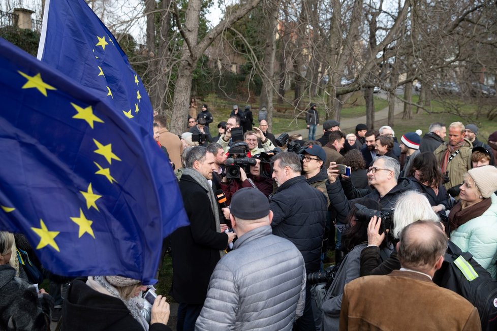 V Praze bylo přejmenováno náměstí u ruské ambasády na náměstí Borise Němcova.