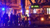 Na Bělohorské srazila tramvaj chodce. Záchranáři ho přivedli znova k životu