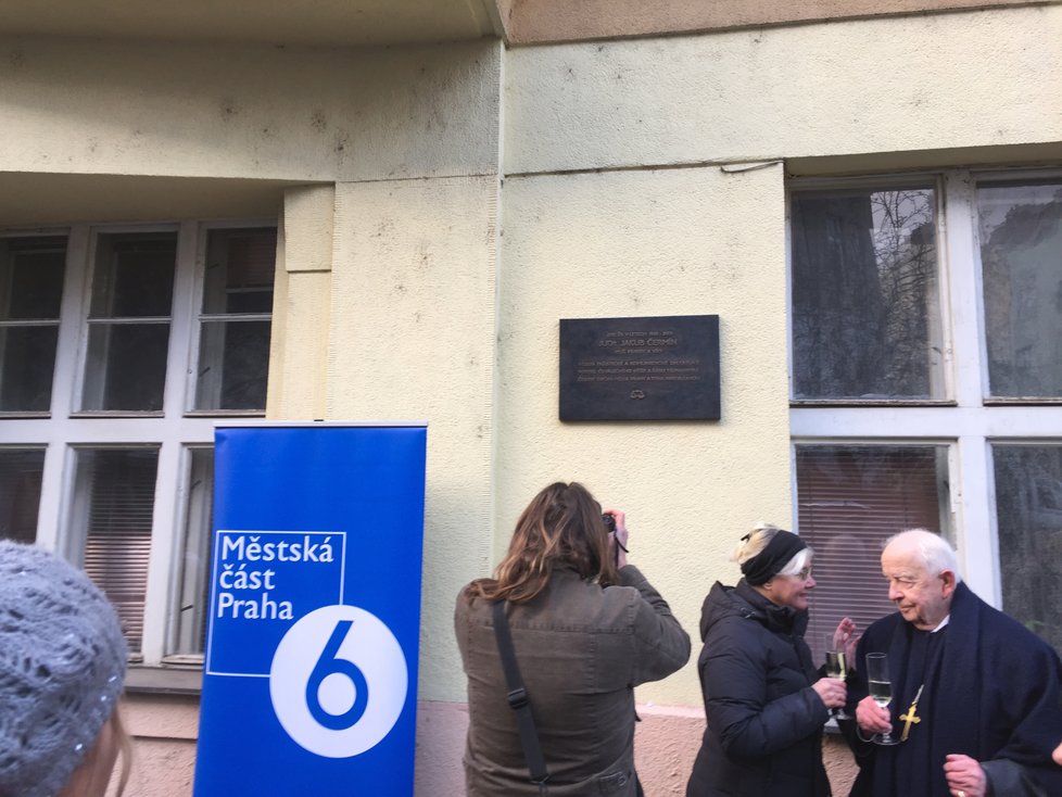 Jakub Čermín se dočkal své pamětní desky v Praze 6.