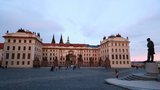 Bomba v odstavených autech u Pražského hradu? Nejvyšší soud zrušil verdikt nad oznamovatelem