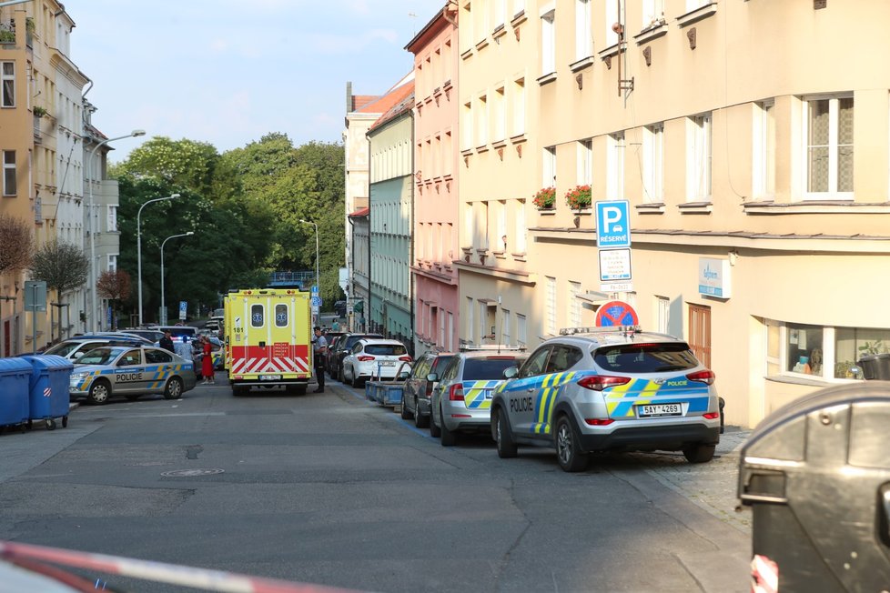 V Praze 6 došlo k tragické události. Na místě zasahovali policisté i pražská záchranka.