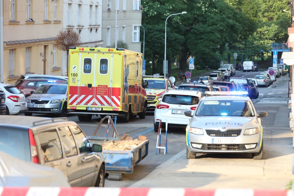 V Praze 6 došlo k tragické události. Na místě zasahovali policisté i pražská záchranka.