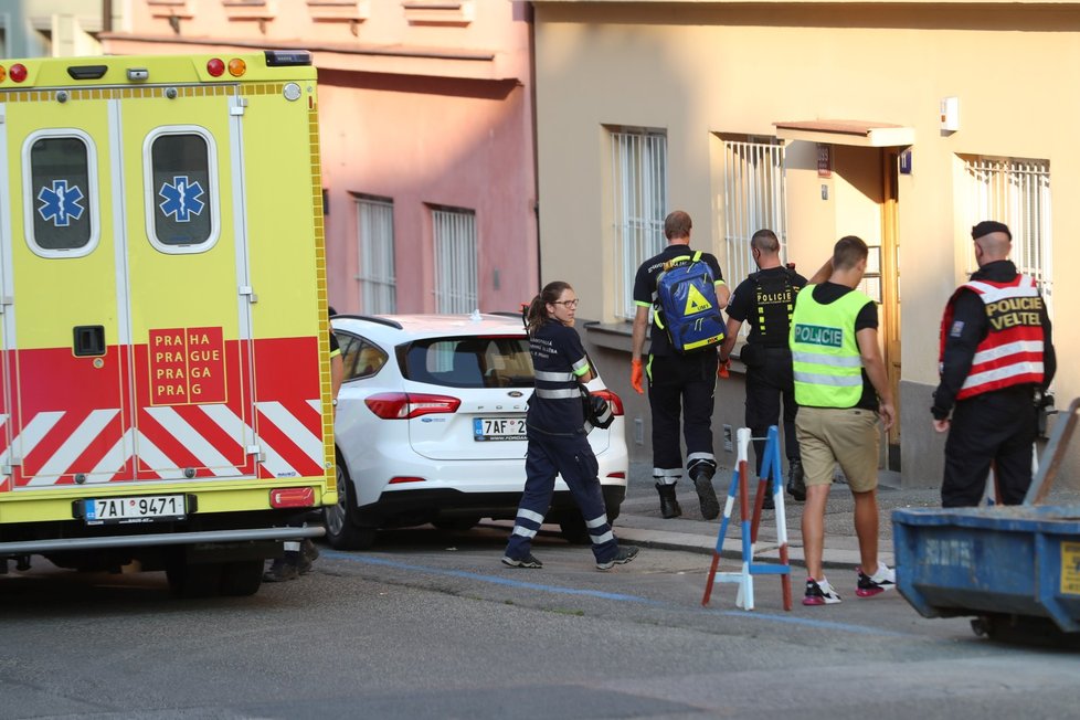 V Praze 6 došlo k tragické události. Na místě zasahovali policisté i pražská záchranka.