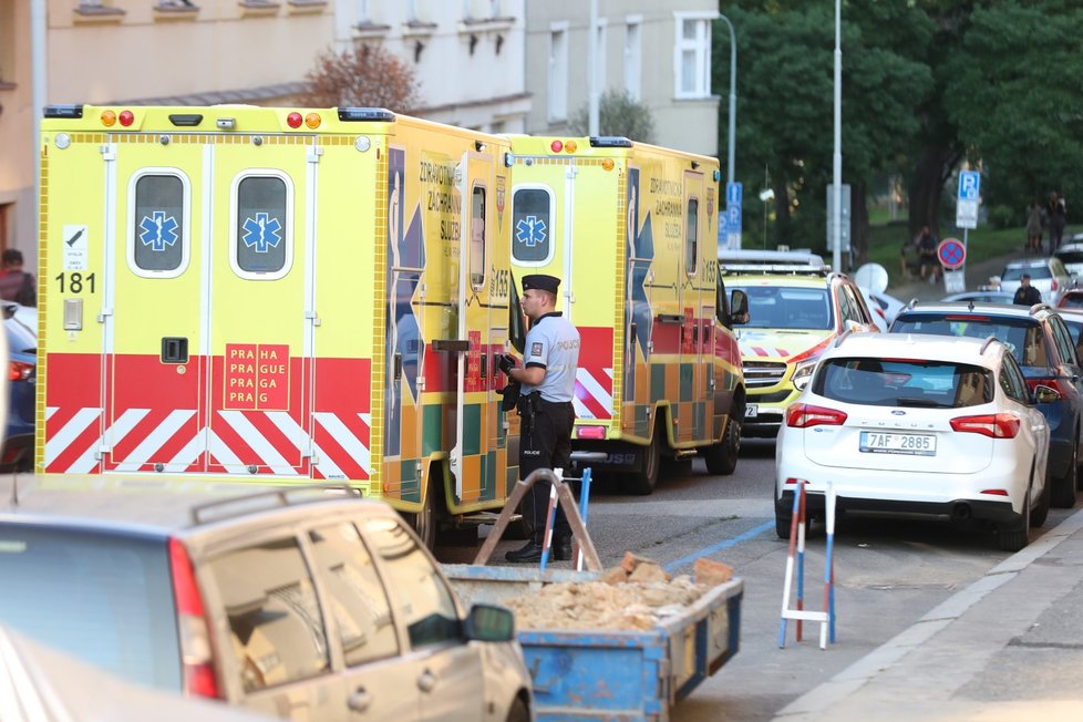 V Praze 6 došlo k tragické události. Na místě zasahovali policisté i pražské záchranka.