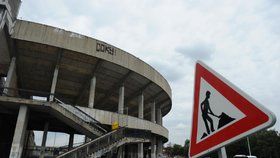 Kolem stadionu Strahov se nachází cenná umělecká díla.