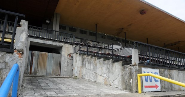 Kolem stadionu Strahov se nachází cenná umělecká díla.