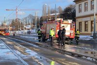 Na Bělohorské srazila tramvaj muže: Provoz byl dočasně omezený