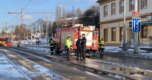 Na Bělohorské srazila tramvaj muže: Provoz byl dočasně omezený 