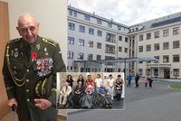 Veteráni se dočkali luxusu: Vojenská nemocnice pro ně otevřela zrekonstruovaný domov, na vizitu přijeli i ministři