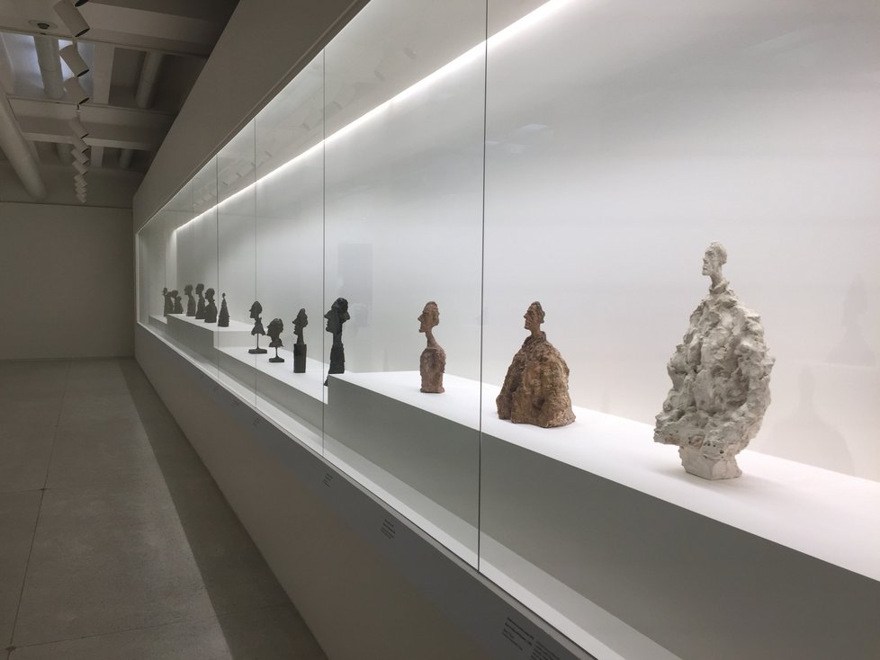 Ve Veletržním paláci začala výstava roku. Poprvé je k vidění rozsáhlé Giacomettiho dílo.