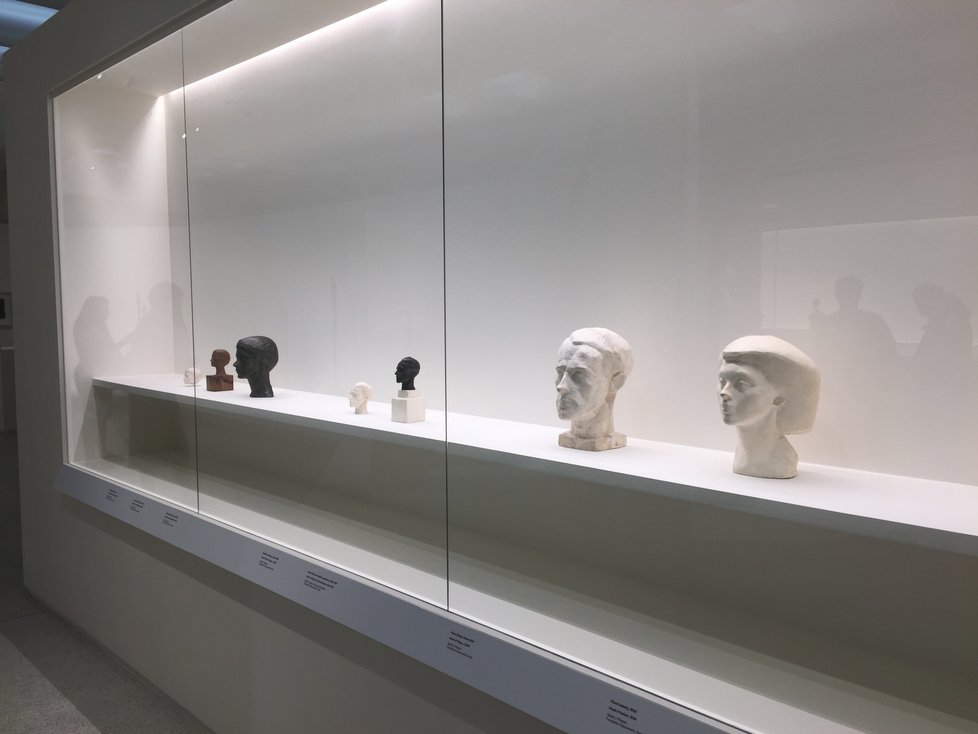 Ve Veletržním paláci začala výstava roku. Poprvé je k vidění rozsáhlé Giacomettiho dílo.