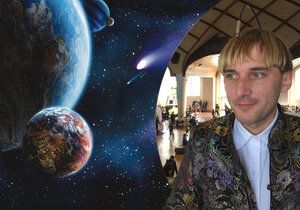 Neil Harbisson je kyborg, který mění pohled na smysly. Umí poslouchat i barvy vesmíru.