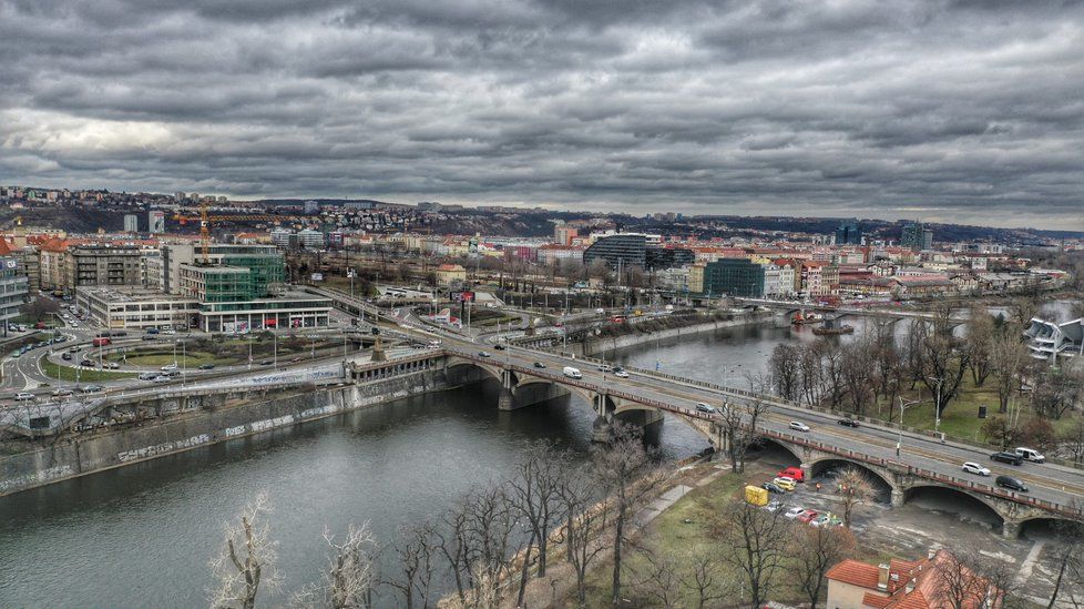 V sobotu začne oprava povrchu na pražském Hlávkově mostě