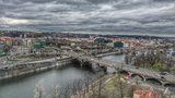 Řidiči, pozor! „Ostudu Prahy“ čeká další rekonstrukce, na Hlávkově mostě opraví vozovku