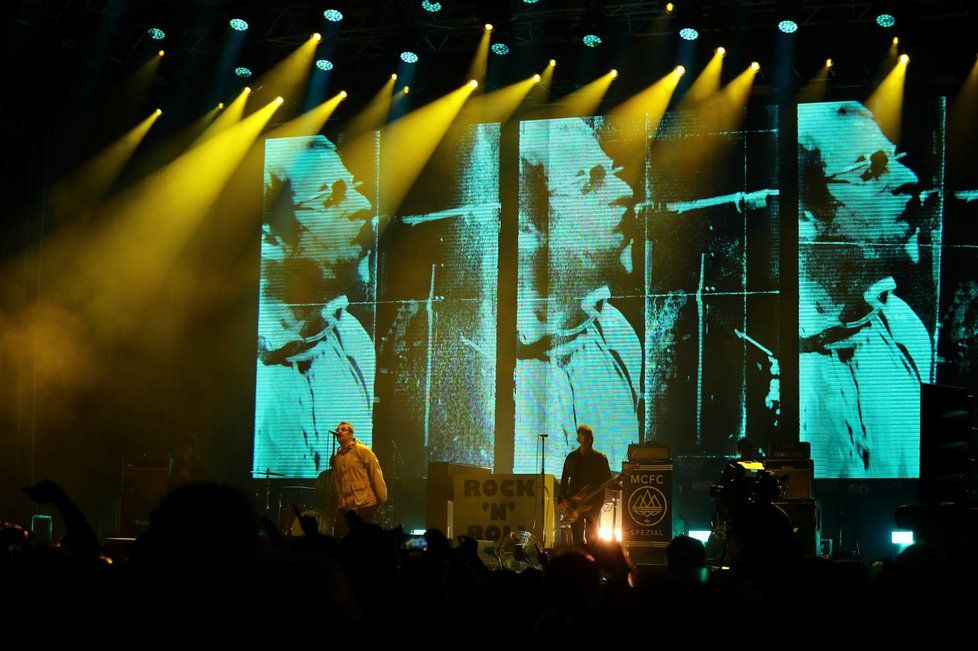 Liam Gallagher se představil ve výborné formě. Fanouškům Oasis nadělil pořádný kopec hitů.