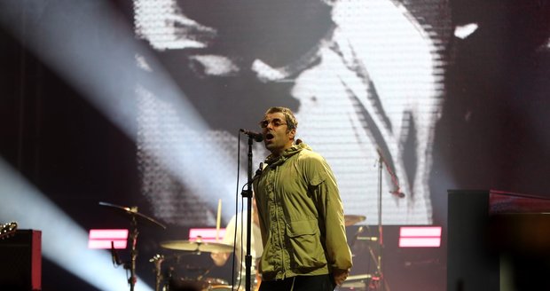 Liam Gallagher se představil ve výborné formě. Fanouškům Oasis nadělil pořádný kopec hitů.