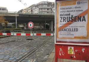 Most v Bubenské ulici je uzavřený. Nová situace zkomplikovala dopravu v Praze 7.
