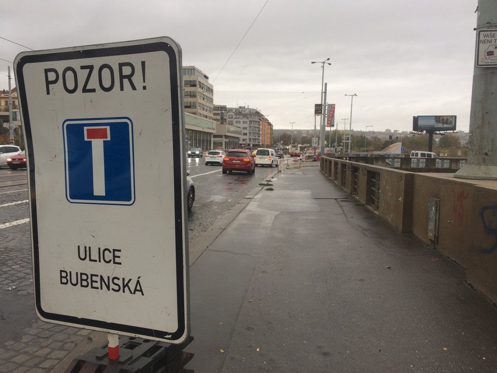 Most v Bubenské ulici bude krátkodobě uzavřen pro tramvaje a auta.