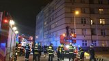 V Holešovicích hořela kuchyň: Dva lidé skončili v péči zdravotníků
