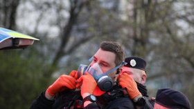 Pražští policisté zajistili staršího muže infikovaného koronavirem covid-19. Odešel z Nemocnice Na Bulovce.