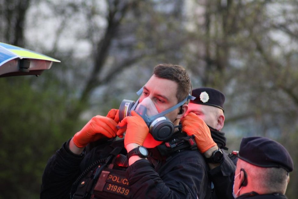 Pražští policisté zajistili staršího muže infikovaného koronavirem covid-19. Odešel z Nemocnice Na Bulovce.