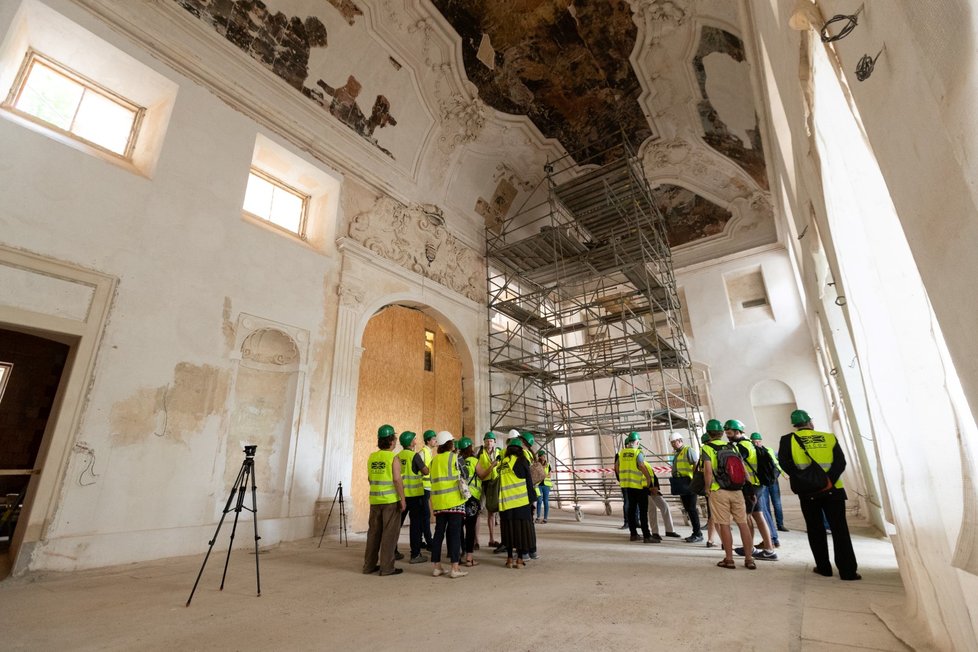 Dočasným provozovatelem Šlechtovy restaurace bude Vinohradský parlament. Po čase bude vypsané nové výběrové řízení.