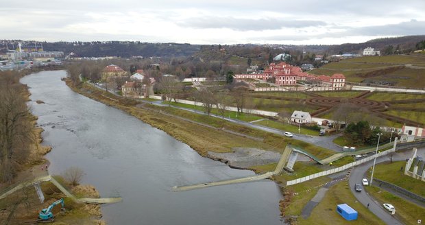 Trojská lávka se zřítila 2. prosince 2017.