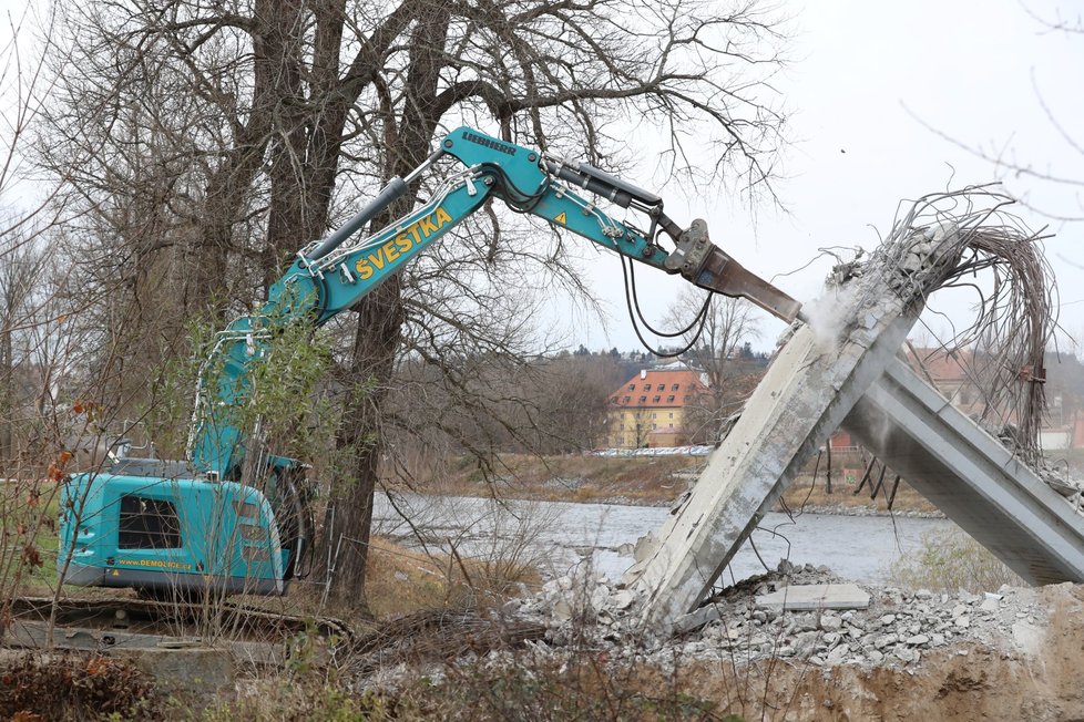 Zřícenou Trojskou lávku má v roce 2020 nahradit nová a širší lávka.