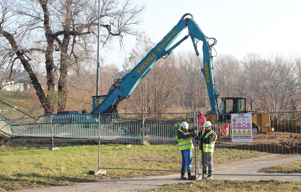 Zřícenou Trojskou lávku má v roce 2020 nahradit nová a širší lávka.