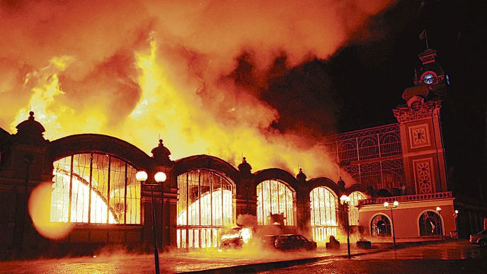HZS hl. města Prahy: Ve čtvrtek, 16. října 2008, krátce po 19. hodině začal hořet Průmyslový palác na pražském holešovickém výstavišti.