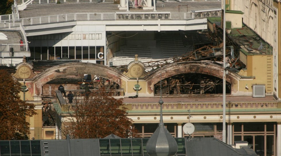 Průmyslový palác vyhořel v roce 2008.