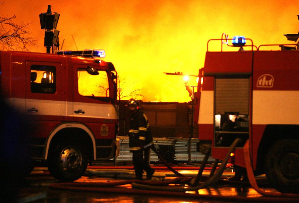 Jeden z větších požárů postihl v Praze v roce 2008 také Průmyslový palác na holešovickém Výstavišti. Od té doby jedno křídlo paláci stále schází. (ilustrační foto)