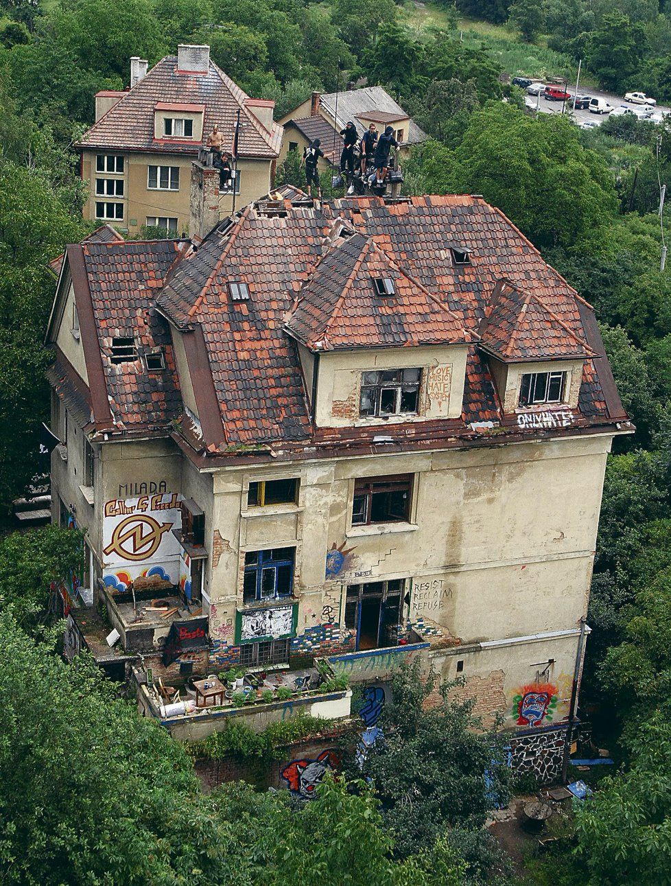 Vyklízení vily Milady v roce 2009.