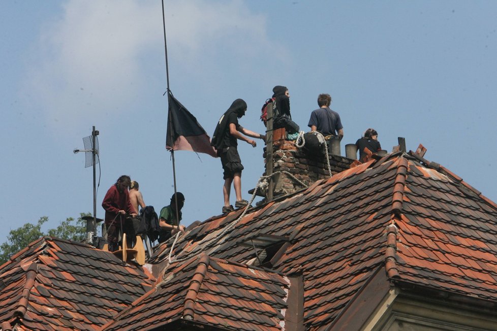 Vyklízení vily Milady v roce 2009.